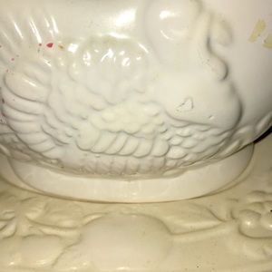 Gravy and butter bowls